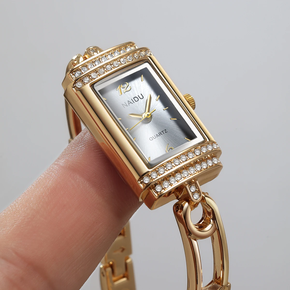 White Dial Quartz Watch with R - Luxury Watch White recension och pris