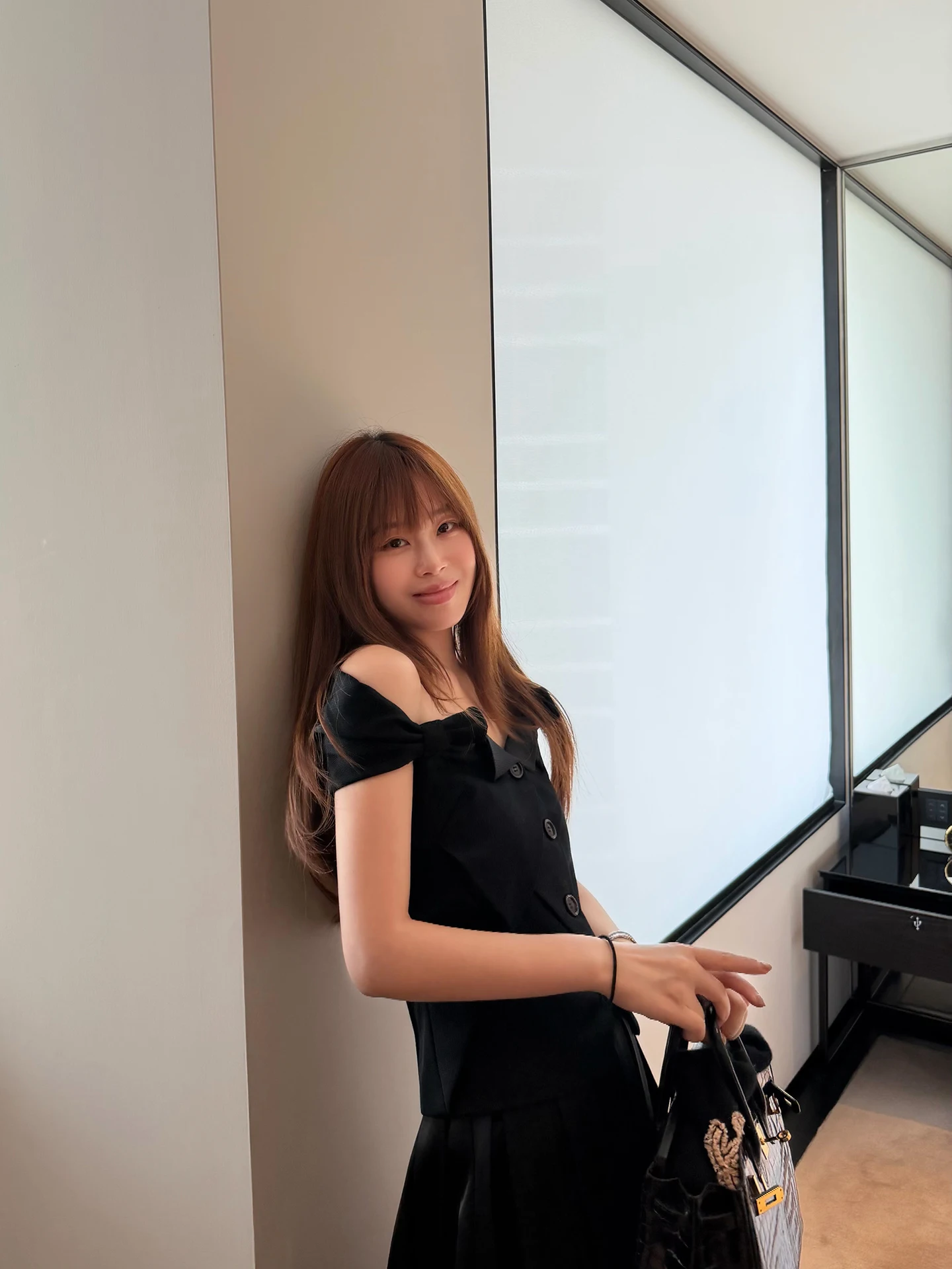 

Handmade Bla Swan Commendation One-oulder Top with Knot ort Sve Women's Faion Spring 2026 Versatile Wool...