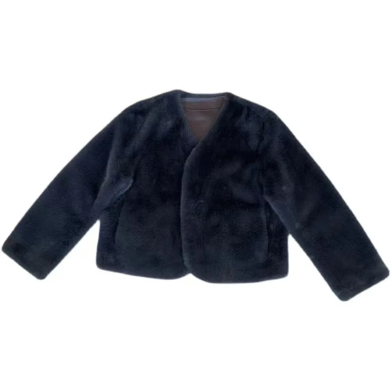 Faux fur jacket short, cloud like and comfortable, with smooth and non shedding fur to keep warm in winter