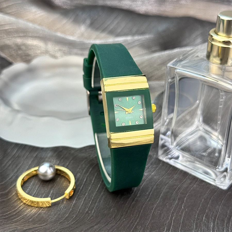 Fashion Colored Square Silicone Quartz Watch Small Student Watch Stylish Compact Timepiece for Youth