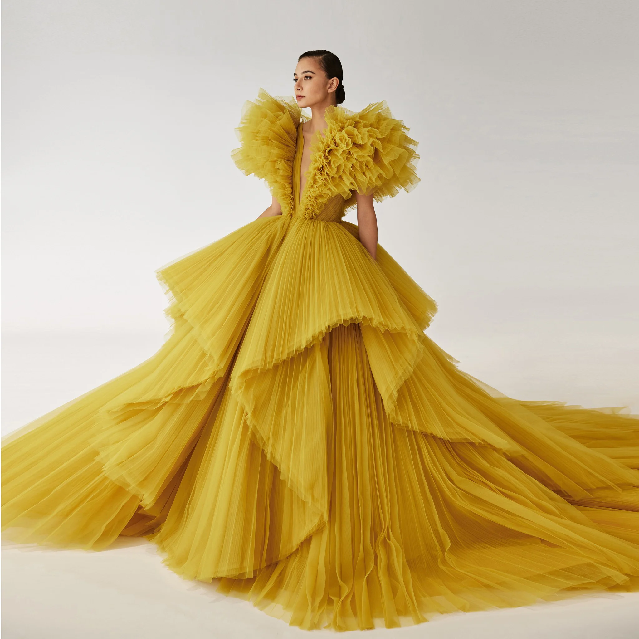 

Photoshoot Bridal Gowns Deep V Neckline Tulle Train Ruffle vestido de fiesta longo Vintage Turmeric Formal Dress Sleeveless