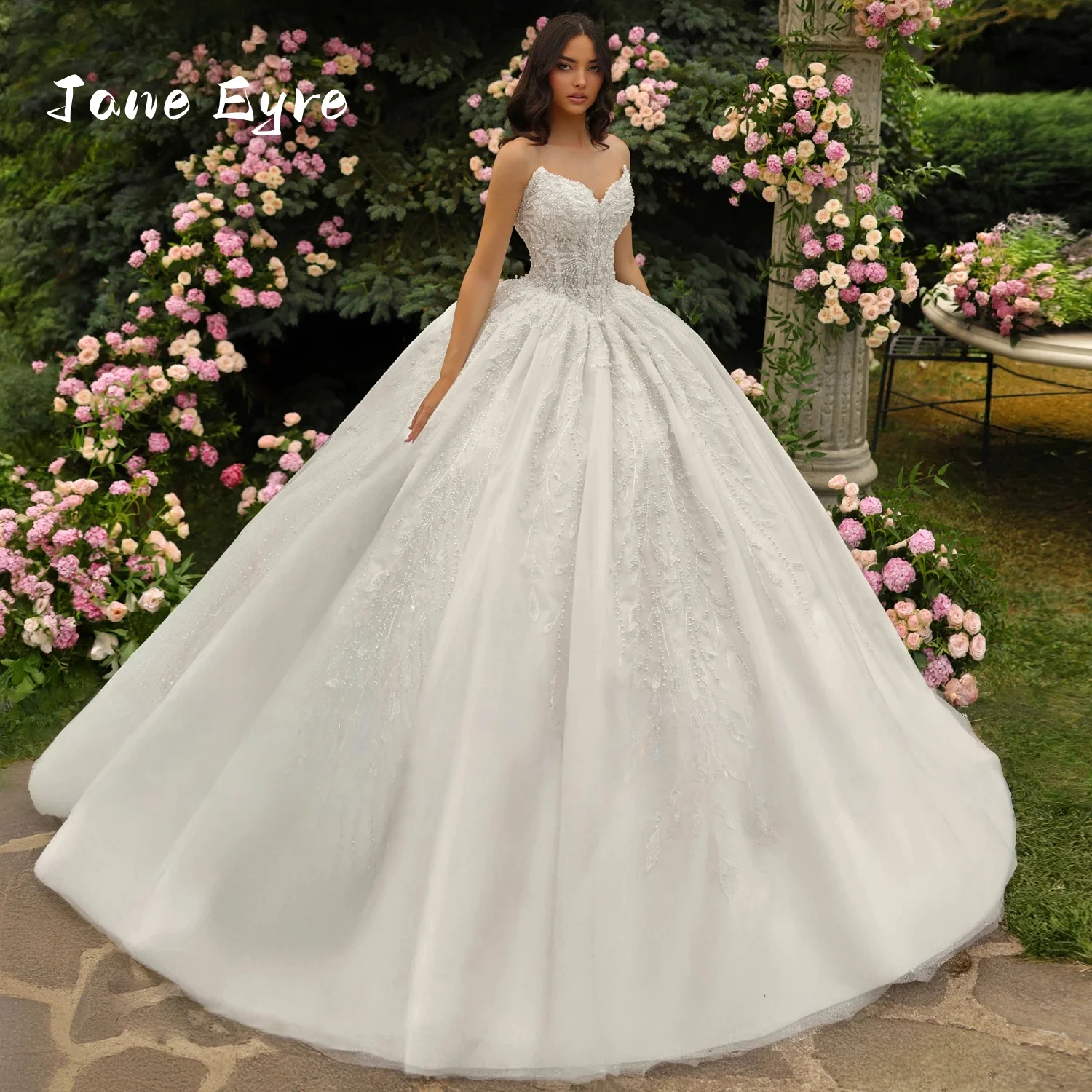 ジェーン・エア 絶妙なビーズ刺繍のボールガウン ウェディングドレス ロマンチックなスイートハート キラキラ輝くプリンセス ブライダルガウン カスタムメイドのウェディングドレス