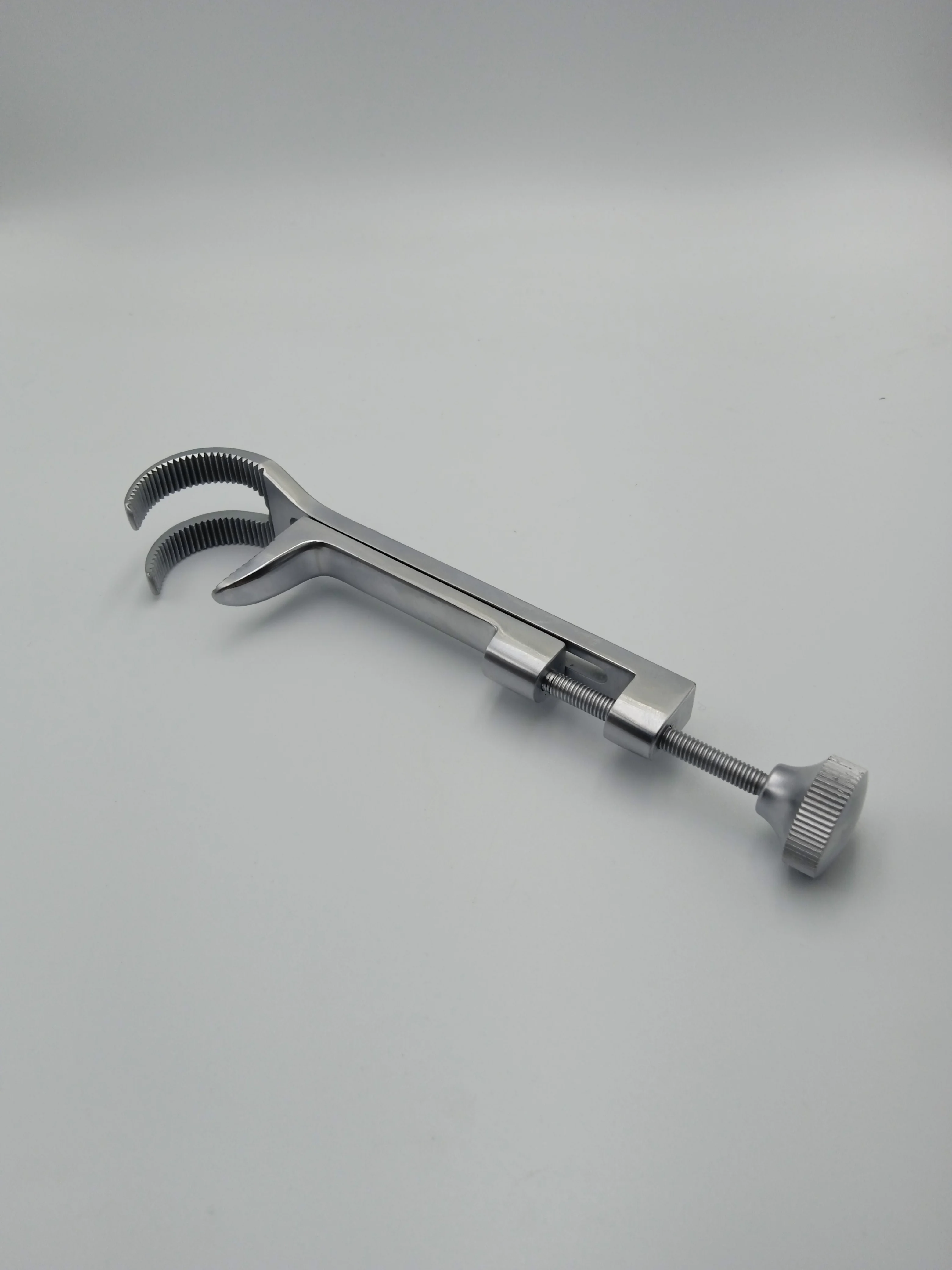 Animal orthopedic surgery bone resetting instruments Lowman bone clamp veterinary pattern cat size-small