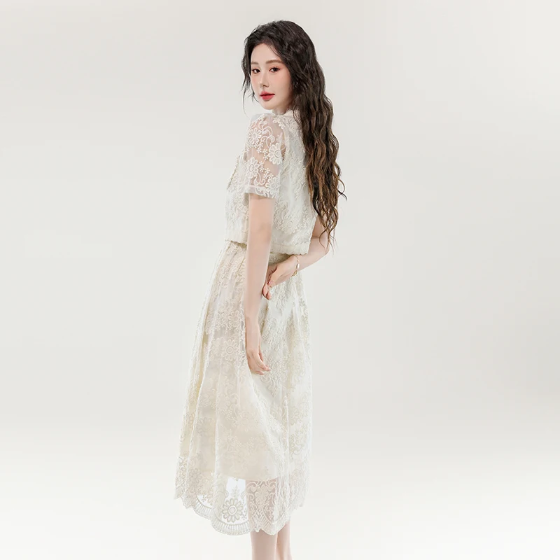 ชุดเซ็ตสองชิ้นลายดอกไม้ละลายน้ำ คอลเลคชั่นใหม่รับซัมเมอร์ ดีไซน์หรูหรา คุณภาพเยี่ยม กระดุมทรงกลม 13 แถว แบบติดกระดุมด้านหน้า...