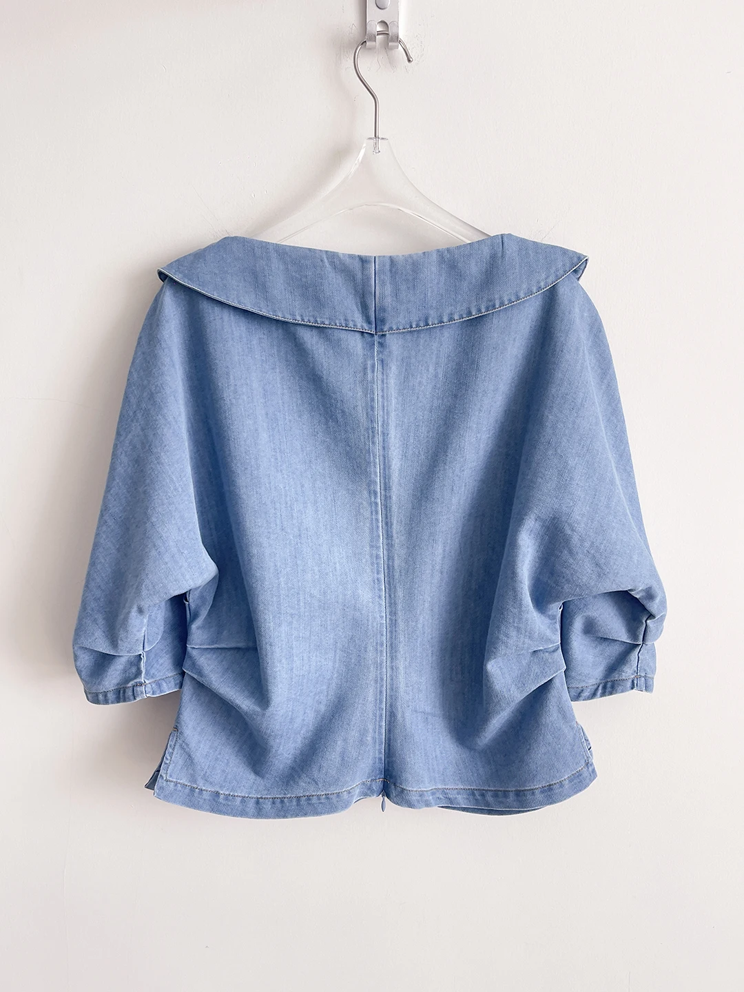 Elegant Commuter Style Slim Fit Women's Denim Shirt Spring 2026 Big Collar Gathered Waist Design Casual Cotton Polyester Blend