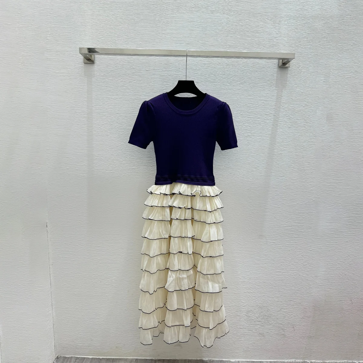 2026 high-quality women's clothing atmosphere fake two-piece knitted short sleeved patchwork multi-layer cake long skirt--hb801