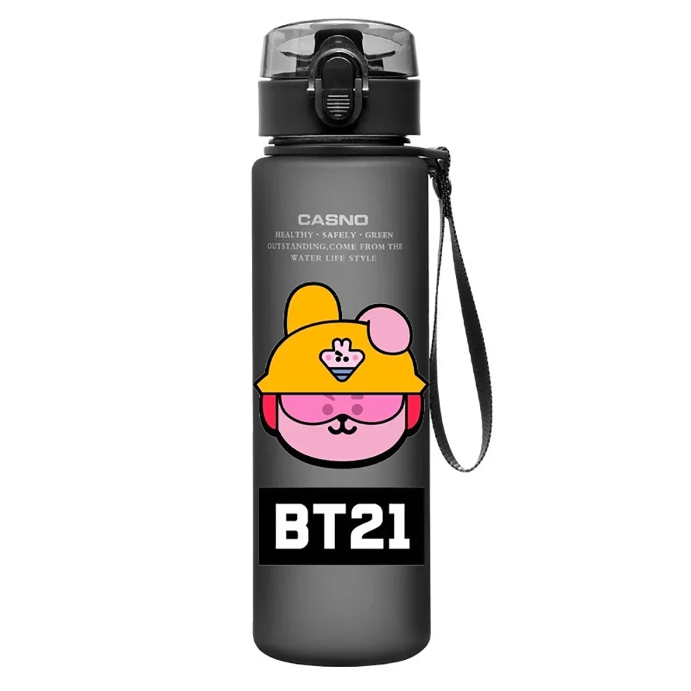 كارتون BT21 كوب أسود 560 مللي RJ تشيمي كوكي أزرق مائي بلوري بلاستيك محمول رياضي سعة كبيرة كوب ماء أنيمي هدية للأطفال