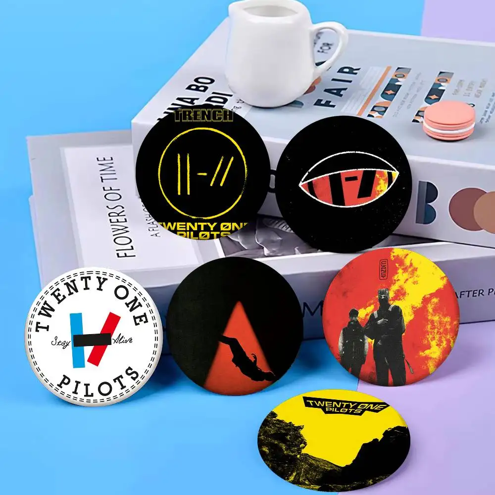 

1 шт. значок-брошь в мультяшном стиле T-Twenty One P-Pilots, круглые эмалевые значки для украшения рюкзаков и аксессуаров