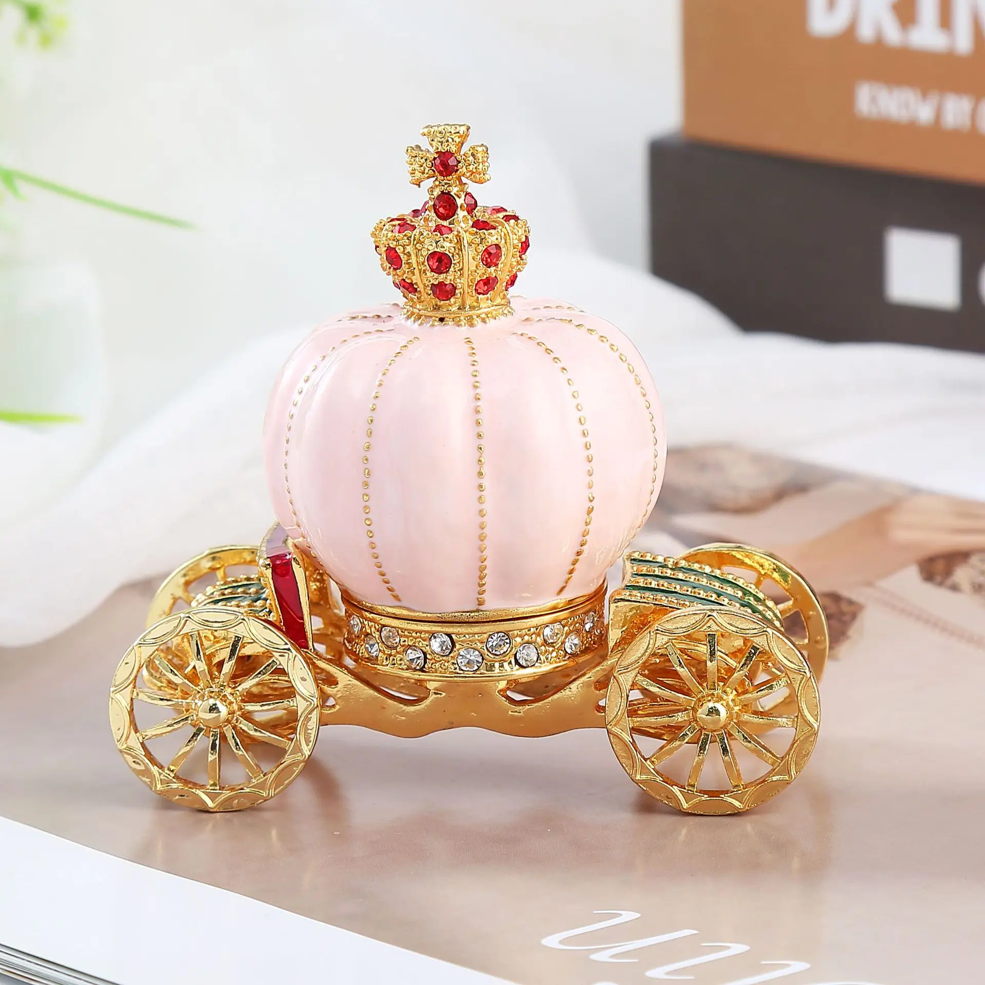 European style home furnishings, enamel crafts, gifts, diamond inlaid pumpkin carriage
