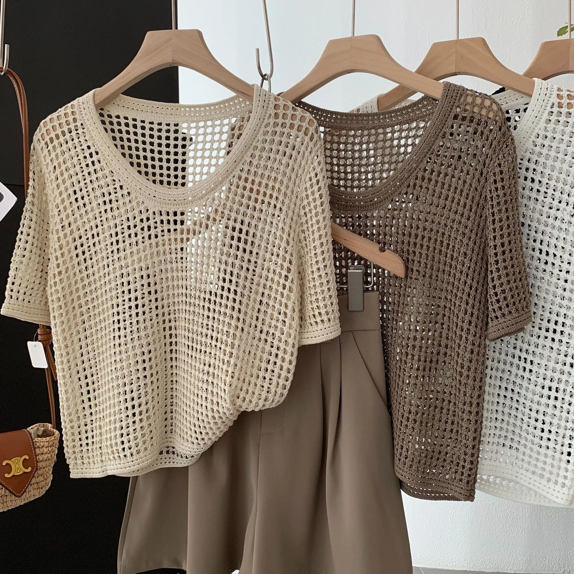 

Summer 2024 Hollow out Thin ort Sve Women's Korean Design Loose Knitted Top round Ne Casual Faion Trendy