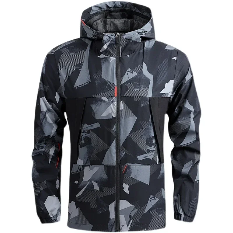 Giacca da uomo primaverile ed estiva moda Camouflage alpinismo campeggio cappotto antivento con cappuccio giacca a vento impermeabile all'aperto