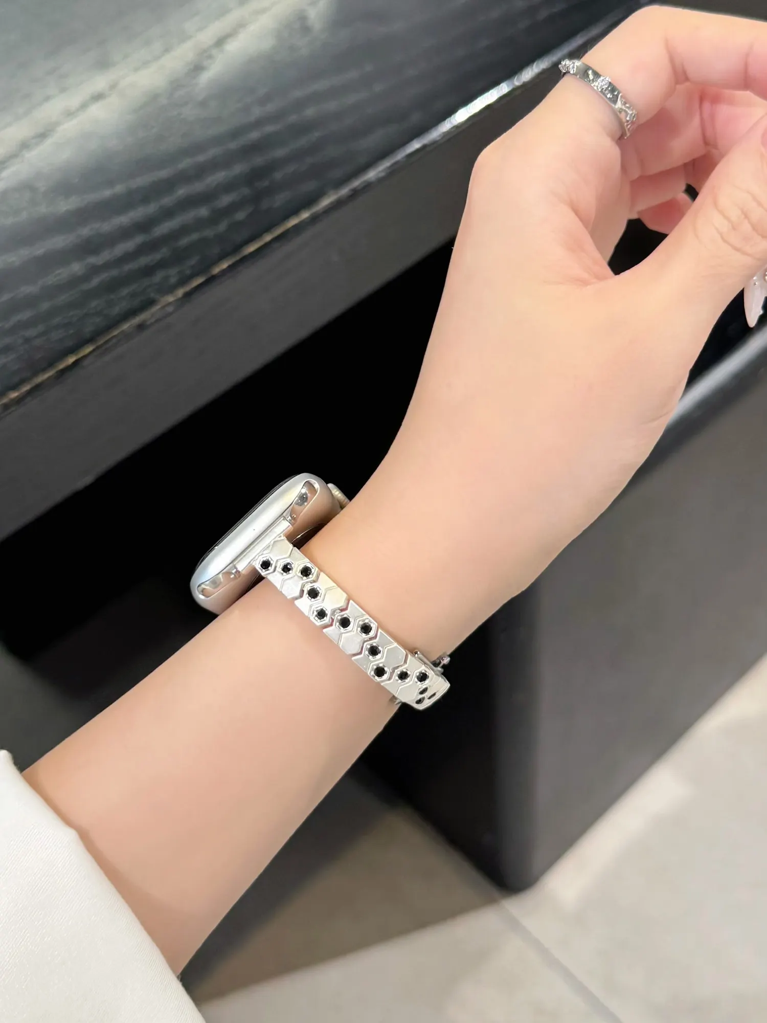 Fashion and high-quality shiny metal For Apple Watch band women Series S11/10/7/6/5/9 40mm 41mm 42mm 44mm 45mm 46mm Strap