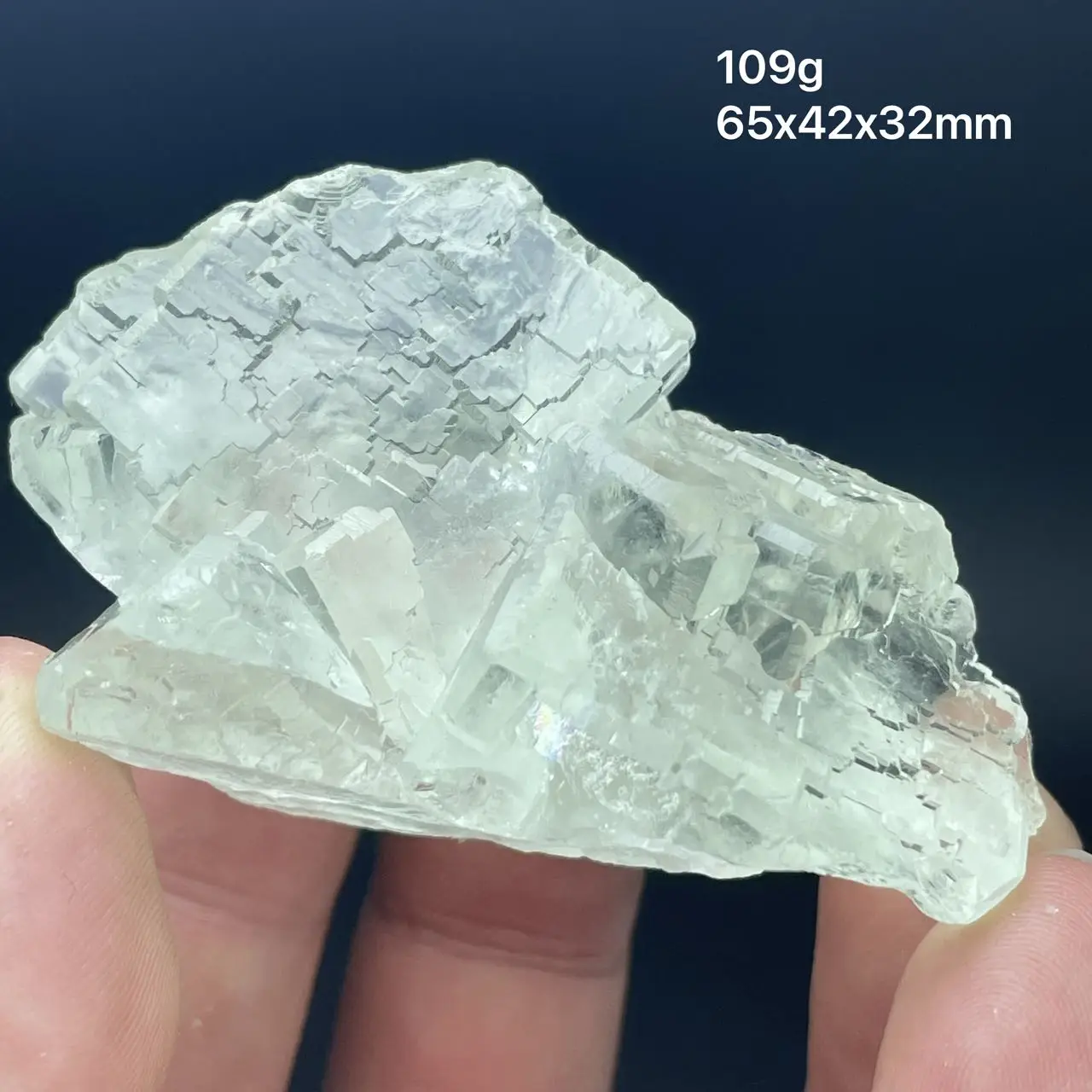 

Новинка 100% натуральный флюорит голубой чистый кубический QR код Xianghualing fluorite, исцеляющий кристалл, коллекционный бутик