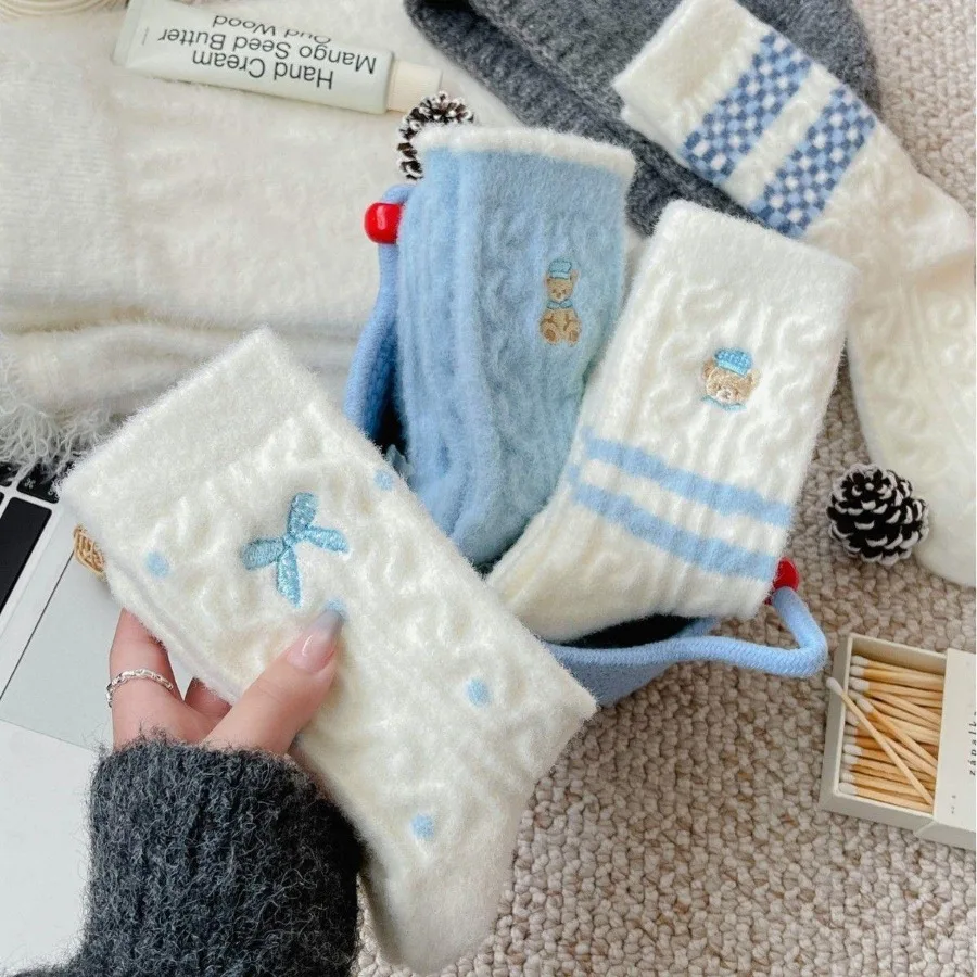 5 pairs of random color women's winter plush socks, thickened warm blue bear, home plush medium tube socks