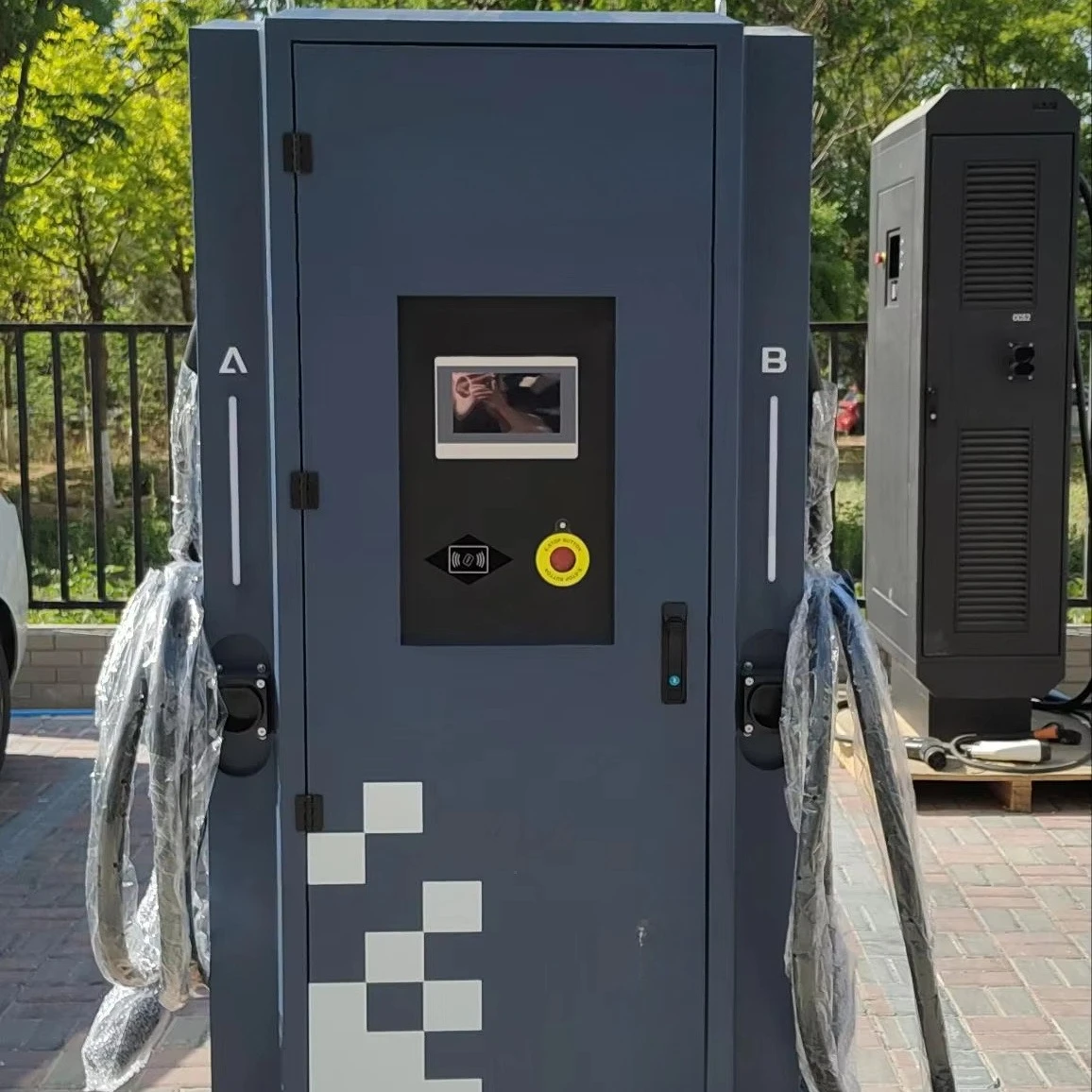 Commercial 120KW New Energy Electric Vehicle DC Fast Charging Pile Floor-Mounted 120KW Charging Station