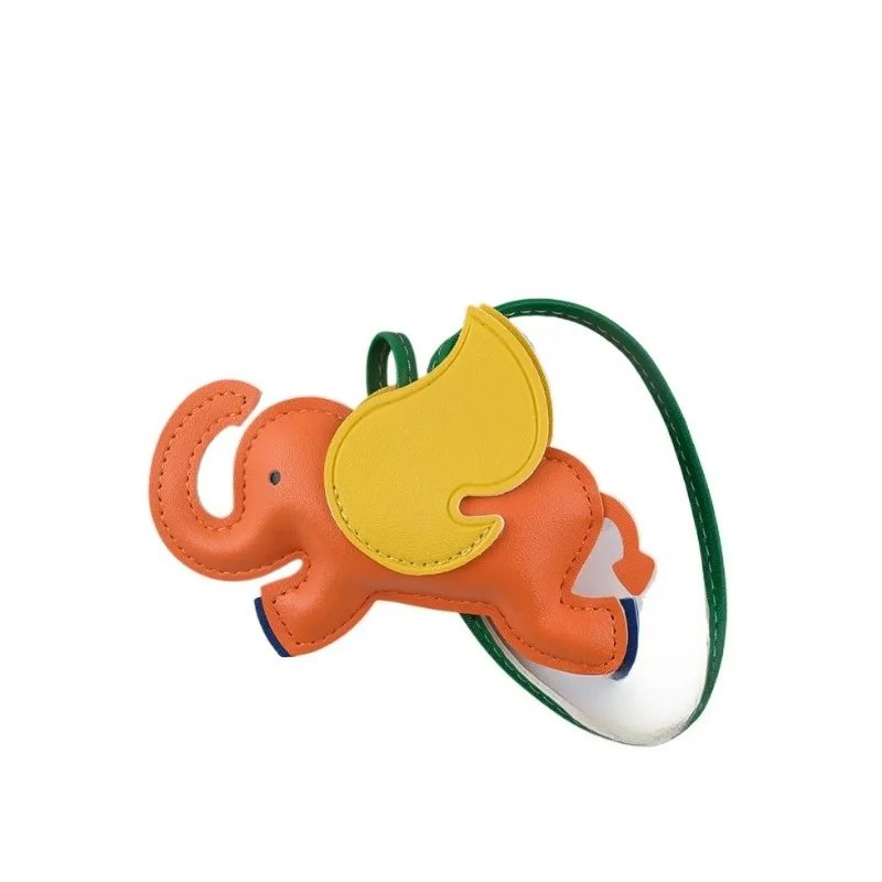 พวงกุญแจหนังรูปช้างมาสคอตห้อยกระเป๋าดีไซเนอร์ พวงกุญแจรถยนต์สุดสร้างสรรค์ ช้างน้อยน่ารักบินได้ ของขวัญคริสต์มาส จี้ห้อยกระเป๋า