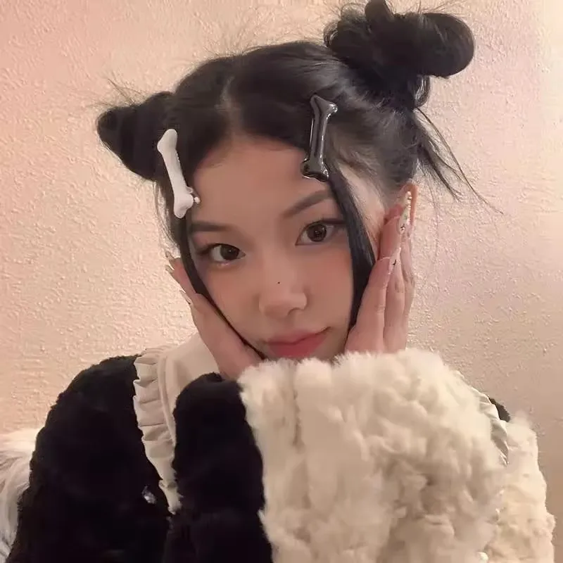 Funny Simulation Scissor Bulb Mini Creative Hairpin Headwear for Women Cute Cartoon Emulation Knife Hair Clip Hair Accessories - view 5