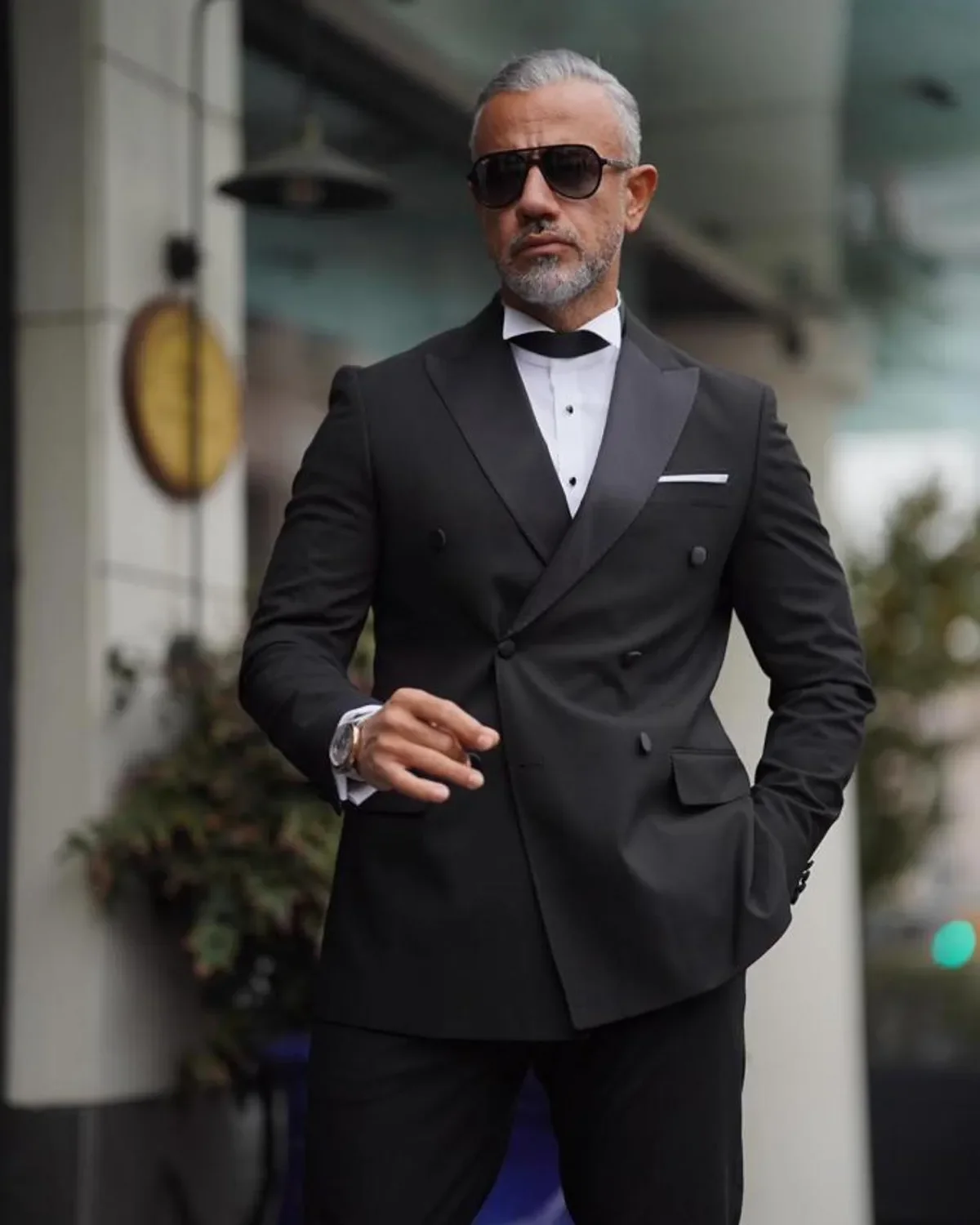 

Luxury Men Suits Peaked Lapel Double Breasted Tuxedos 2 Pcs Latest Formal Groom Clothing For Male Customize