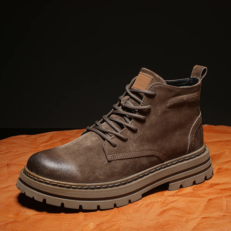 أحذية جلدية صفراء كبيرة للزوجين: أحذية رجالية جديدة لخريف وشتاء 2025، أحذية قصيرة على الطراز البريطاني، نعل سميك عالي الجودة