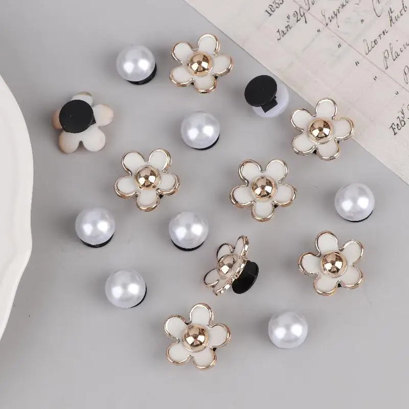 16-teiliges Set modischer Schuh-Charms, Zubehör für Lochschuhe, sommerliche, niedliche Perlen-Gänseblümchen, 3D-Schuhdekorationen – Detail 6