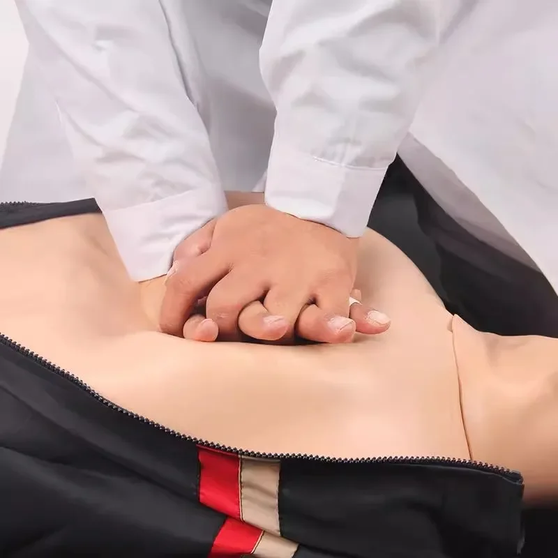 simulation-de-reanimation-cardio-pulmonaire-demi-corps-humain-cpr-cardiaque-soins-infirmiers-d'urgence-operation-simulee-modele-de-formation-de-securite