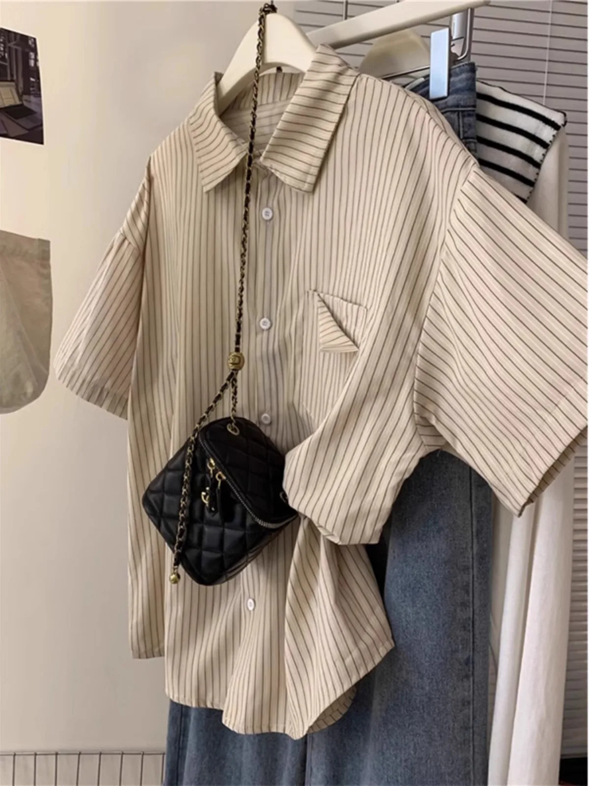 Letnia kolekcja 2025: Luźna odzież damska, sweter w paski, japoński styl, modna marka dla par, casualowy sweter.