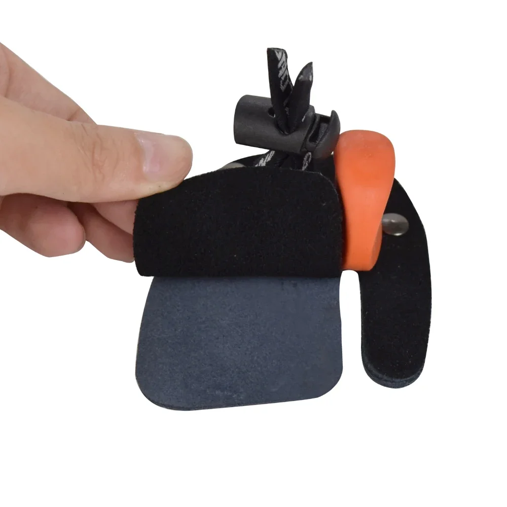 1 pcs Archery Finger Tab Guard Bow Protector Gear Glove Right Left Leather Adjustable Outdoor Shooting