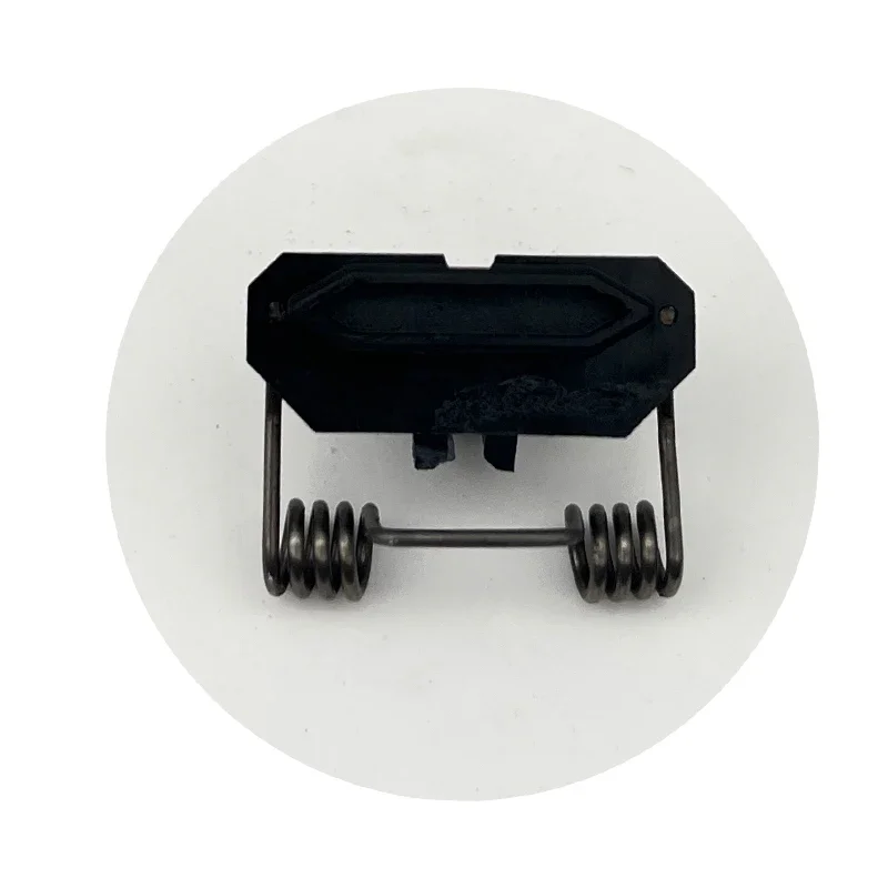 قطع غيار ماكينة قص الشعر الاحترافية Kemei KM-2296 قطع غيار بلاستيكية زنبركية مدمجة.