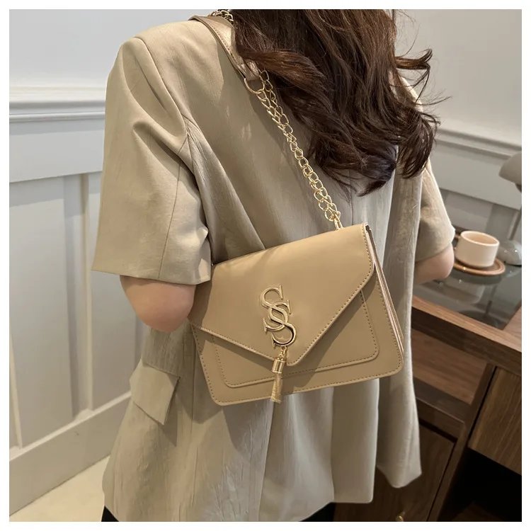 

Элегантная легкая большая сумка, новинка 2023 года для женщин, кошелек через плечо с мягкой бахромой, универсальная квадратная сумка через плечо для всех случаев