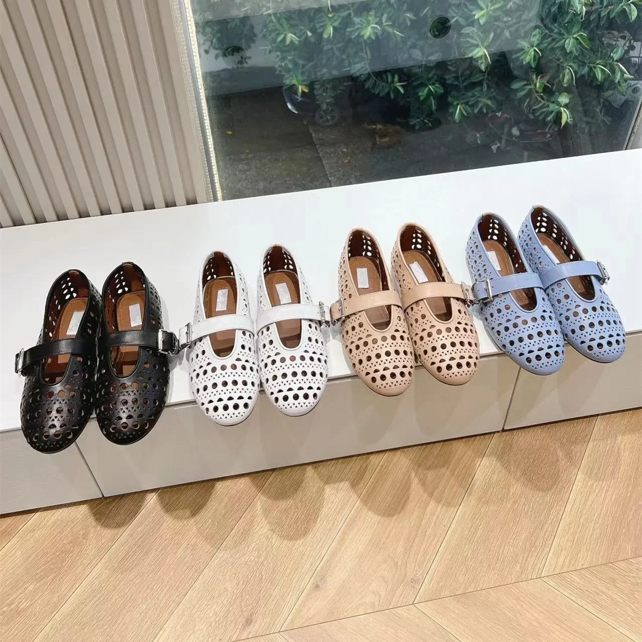 2026 Women's Shoes Spring/Summer Genuine Leather Retro French Hollowed Round Head Strap Flat Bottom Mary Jane Sandals