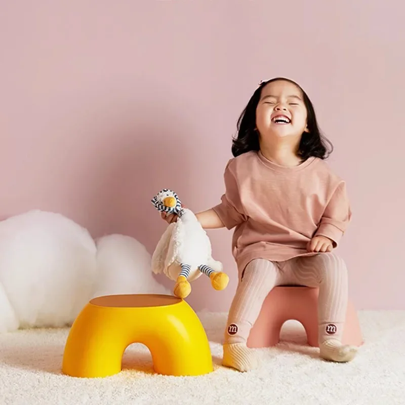 

Милый детский стул с героями мультфильмов и противоскользящей поверхностью, утолщенный пластиковый табурет-ступенька для ванной комнаты, детская подставка для ног, сиденье для душа для малышей