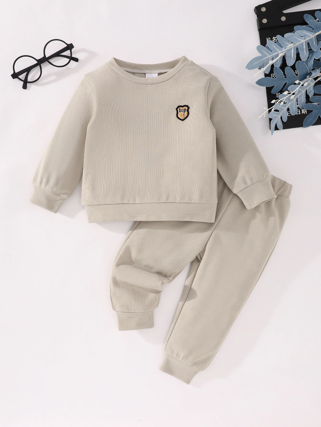 um-novo-conjunto-de-waffle-com-capuz-infantil-de-primavera-e-outono-para-meninos-um-conjunto-casual-de-manga-comprida-e-calcas-compridas-de-2-pecas