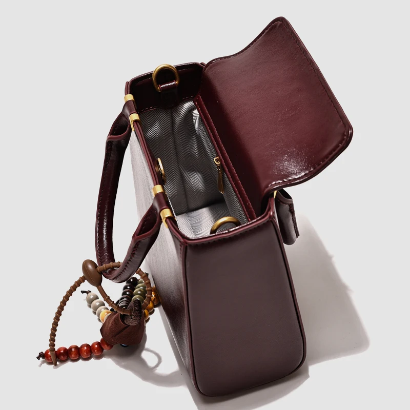 حقائب كلاسيكية صغيرة للنساء، حقائب يد ومحافظ فاخرة بتصميم 2026، جديدة في حقيبة كتف من البولي يوريثان العتيقة، مشمعة بالزيت، بمقبض علوي، مزينة بالخرز جودة عالية ًالشحن مجانا وصول الشحن السريع