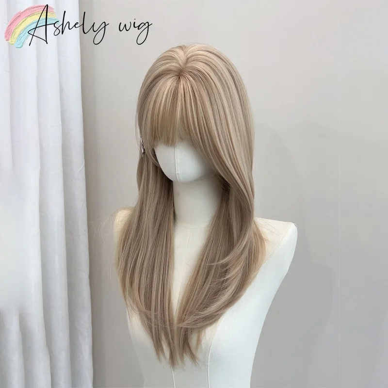 Blonde Perücke mit Pony, 55,9 cm, mittellanges glattes Haar, Perücke für Frauen, weiche, natürliche, hitzebeständige Fasern, synthetische Perücken – Detail 6