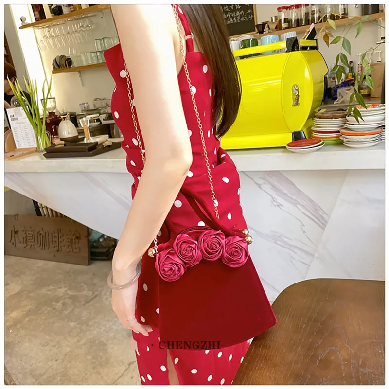 Retro Red Velvet Handbag Temperament Rose Flower Design Chain Crossbody Bag Bridal Wedding Bag Light Luxury High-end Commute Bag