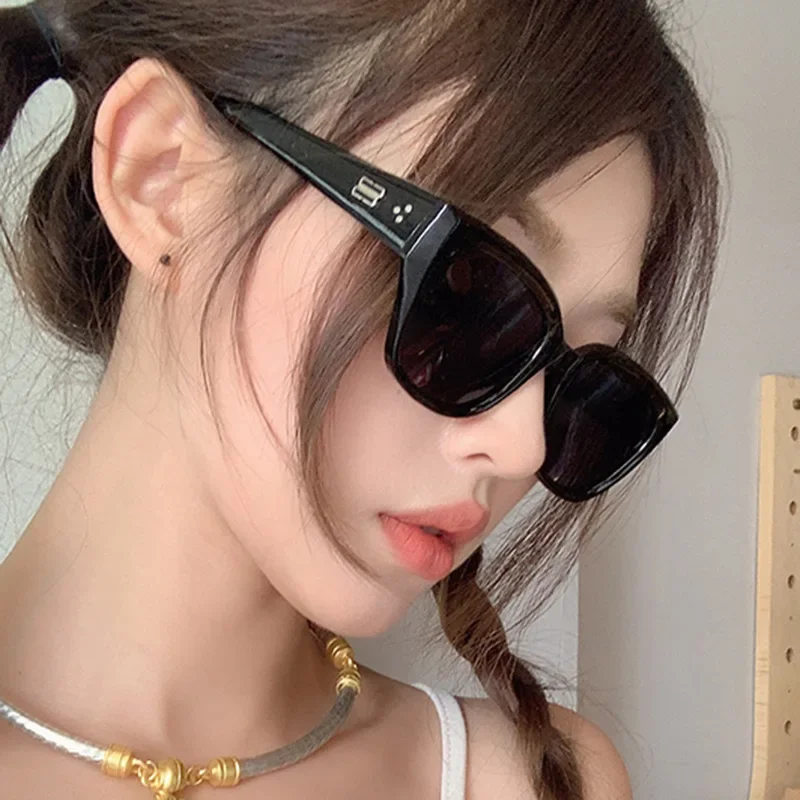 

2024 New Square Korean GM Fashion Simple Retro Premium Sunshade Mirrors Trendy Street Photography Sunglasses for Women