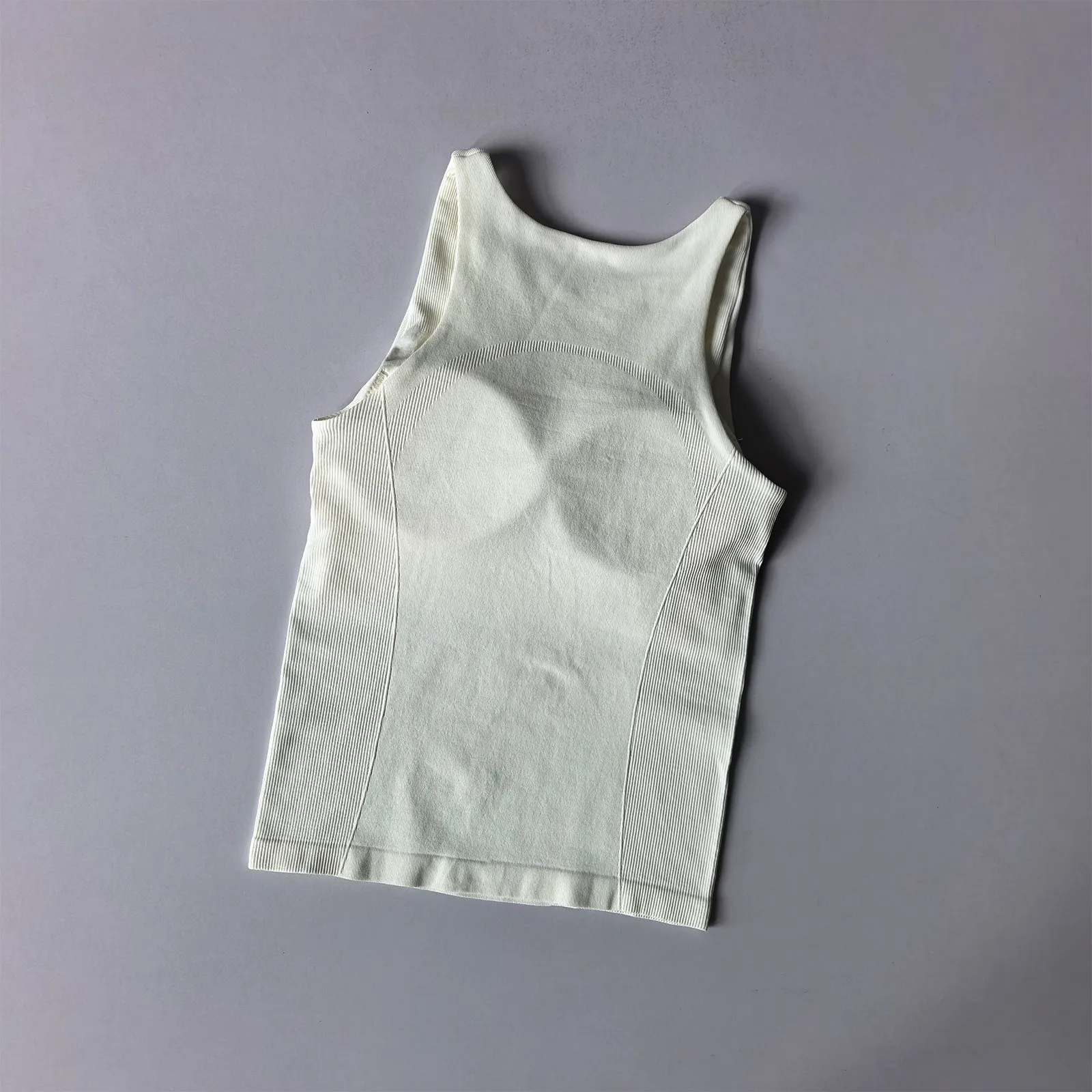 Figurbetontes, ärmelloses Yoga-Top – dehnbares, atmungsaktives Tanktop mit Falten, schnelltrocknende Sportbekleidung für Fitness, sexy, figurbetontes Sport-BH. – Detail 12