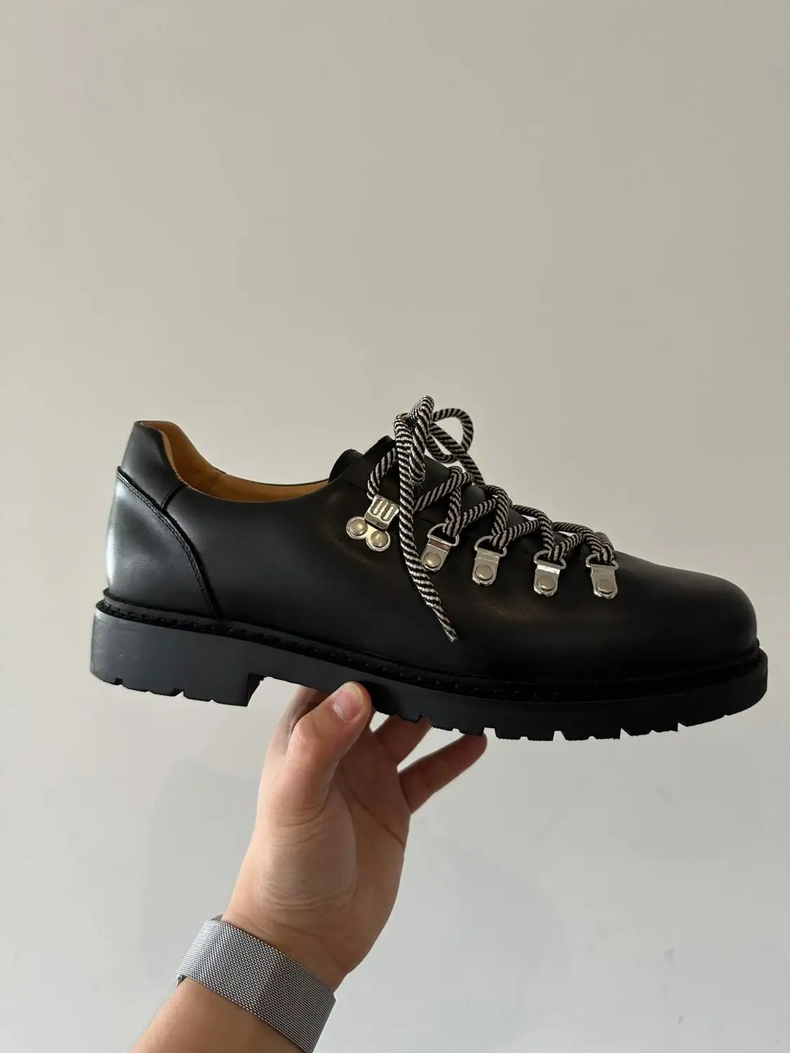 

Повседневные мужские туфли в уличном стиле 2024: Новая британская версия с круглым носком, кожаные, обновленная модель, удобные, дышащие, модные