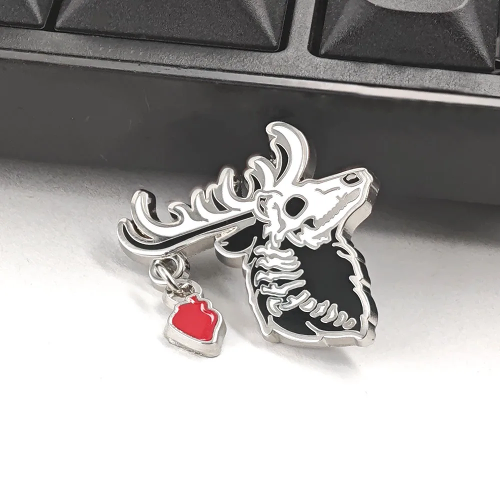 Gotische Hirschkopf-Emaille-Anstecknadel, Skelett-Elchkopf-Brosche, Anatomisches Rotes Herz mit Hängekette, Revers-Abzeichen, Dunkler Punk-Horror-Schmuck, Geschenk – Detail 5