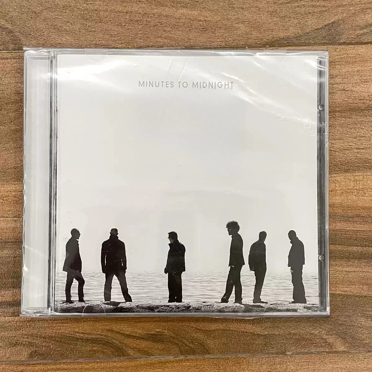

Alternative Rock Album Minutes To Midnight Black-and-White Seaside Silhouette Art Cover High-Quality Audio Collectible CD Record