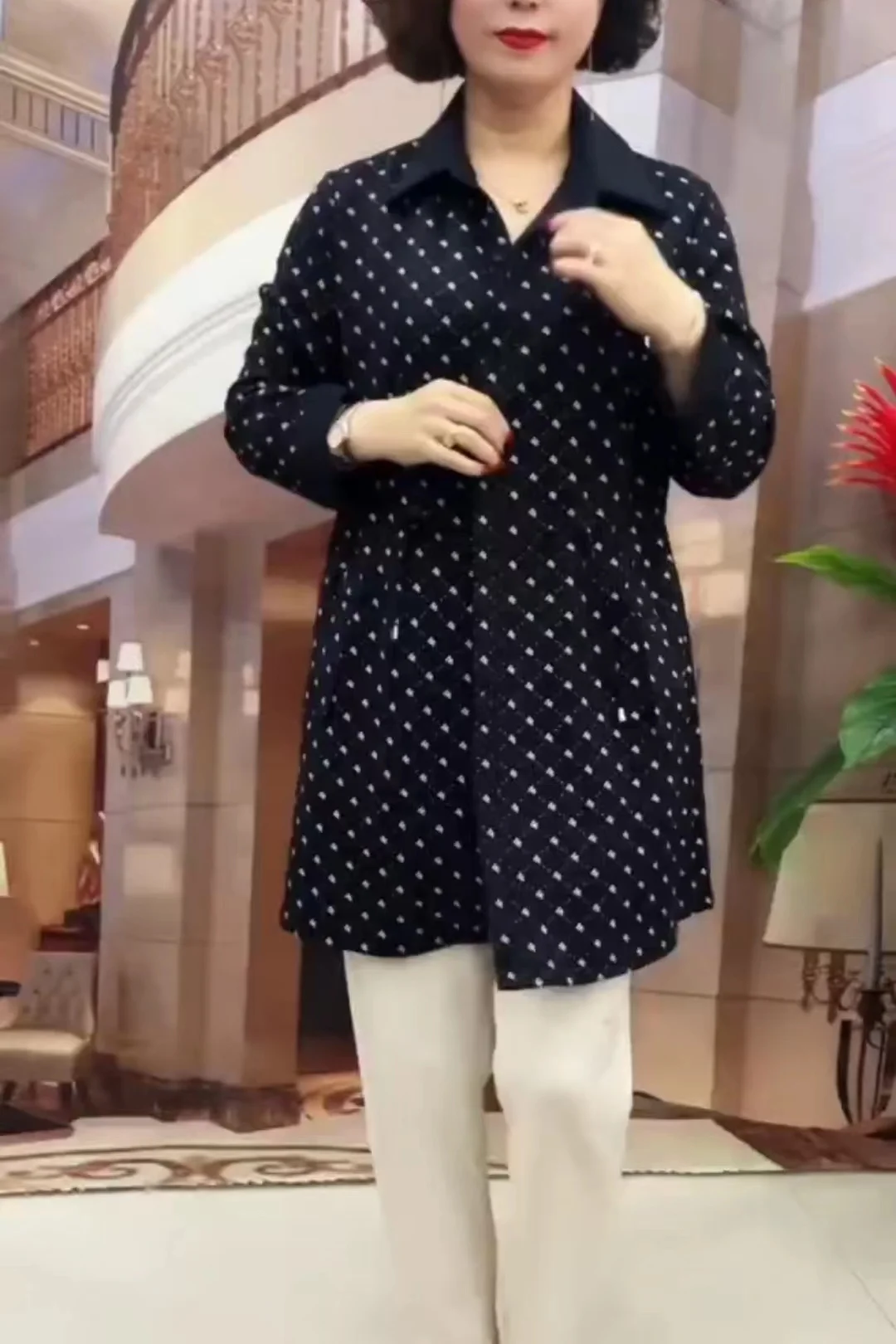 

Faionable Cheered Windbreaker Outerwear Large Size Dstring Mommy Coat Spring Autumn High End Brand Remainder