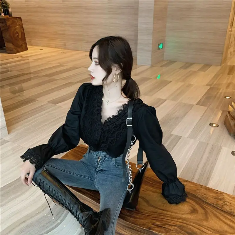 Female Temperament Patchwork Lace Solid Color V-neck Flare Sleeve Blouse Autumn Simplicity Buttons Shirts Women Clothing Top Tee