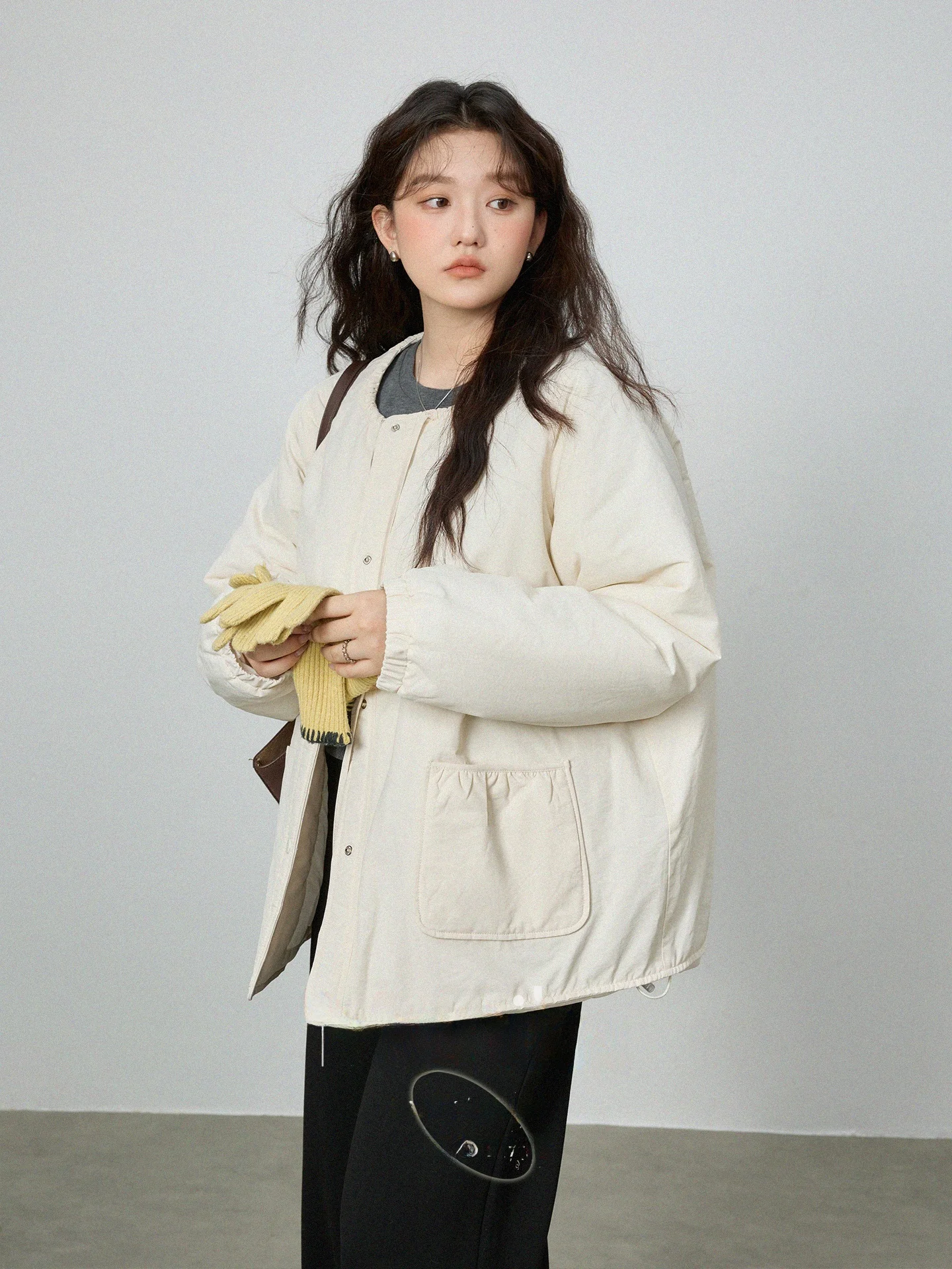 

Утепленное хлопковое пальто свободного кроя с круглым вырезом и поясом для женщин больших размеров