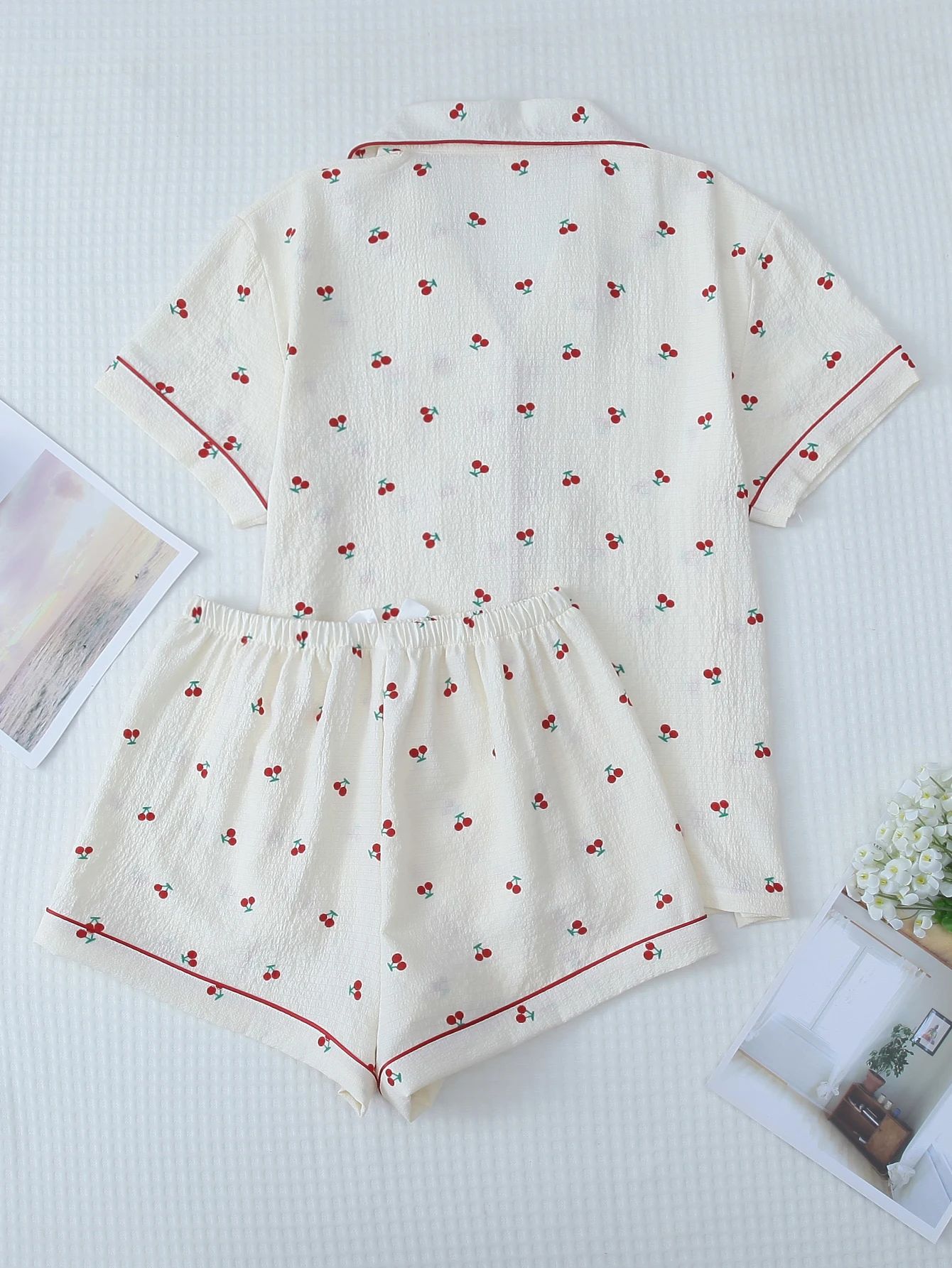 Two-Piece Comfortable Cherry Print Lapel Short-Sleeve Top with Pockets and Bow Shorts Women's Pajama Loungewear Set Suitable for Home Use