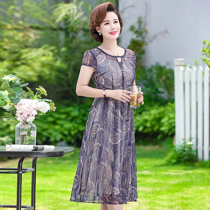 Elegantes Sommerkleid mit Spitzenkragen für Senioren