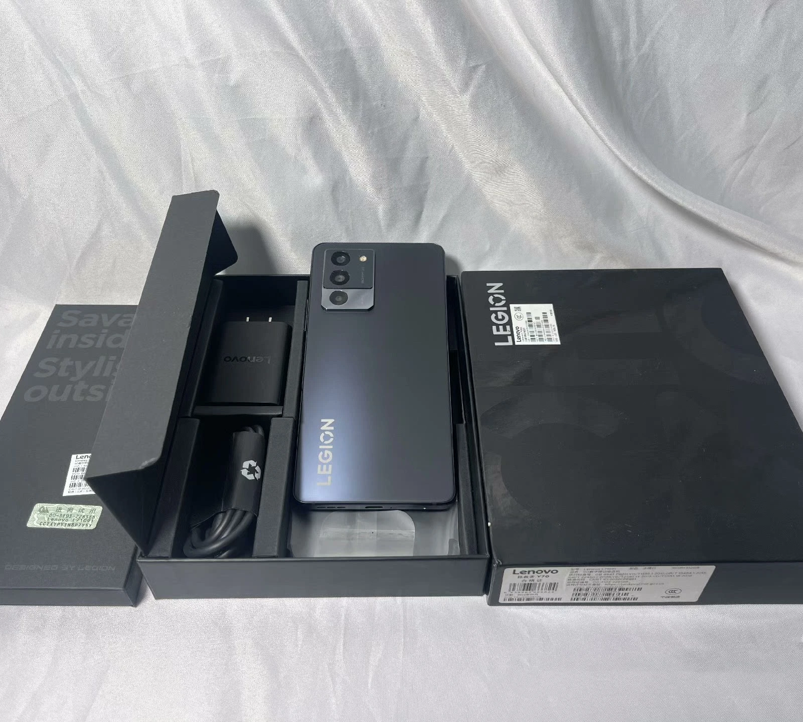 Lenovo LEGION Y70 5GGaming SmartPhone 6.67 Inch 144Hz OLED,Snapdragon 8+ Gen1 50MP Triple Camera 68W Charge  Original Firmware