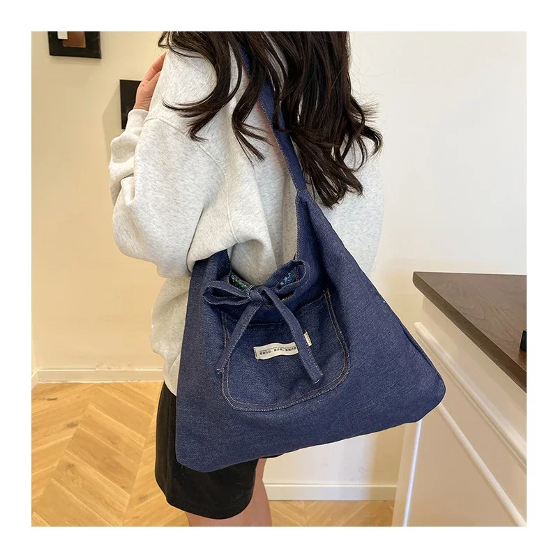 

A Laid-back Style Floral Print Bag for Women in 2025 Trendy Korean Tote Bag College Style Large Capacity Single-shoulder Bag