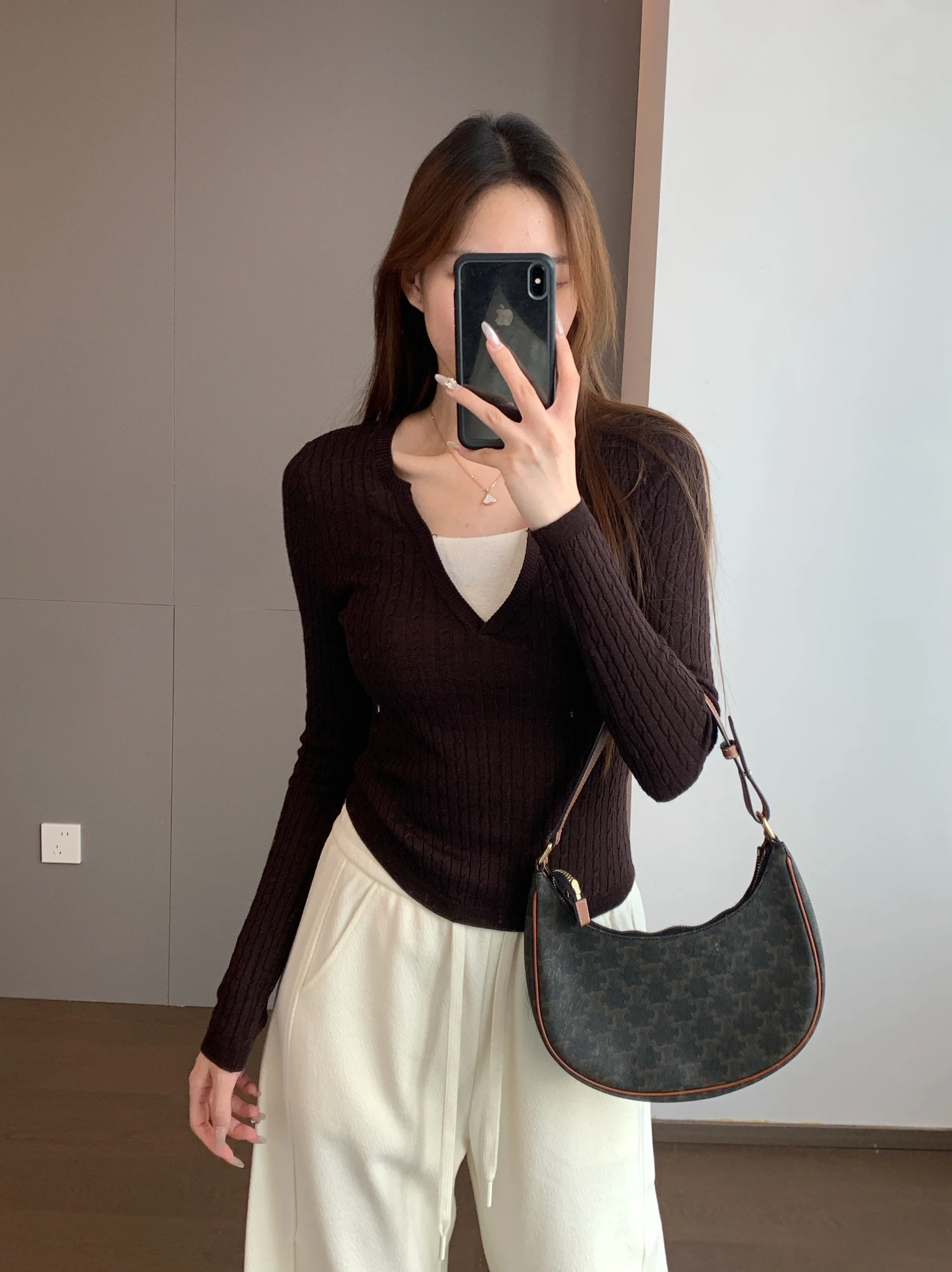 

The Yangzi Wool 00% Knitted Long Sve V-Ne Color Blo Slim Fit Waist Cinched Yarn Twist Flower Women's Casual Sle