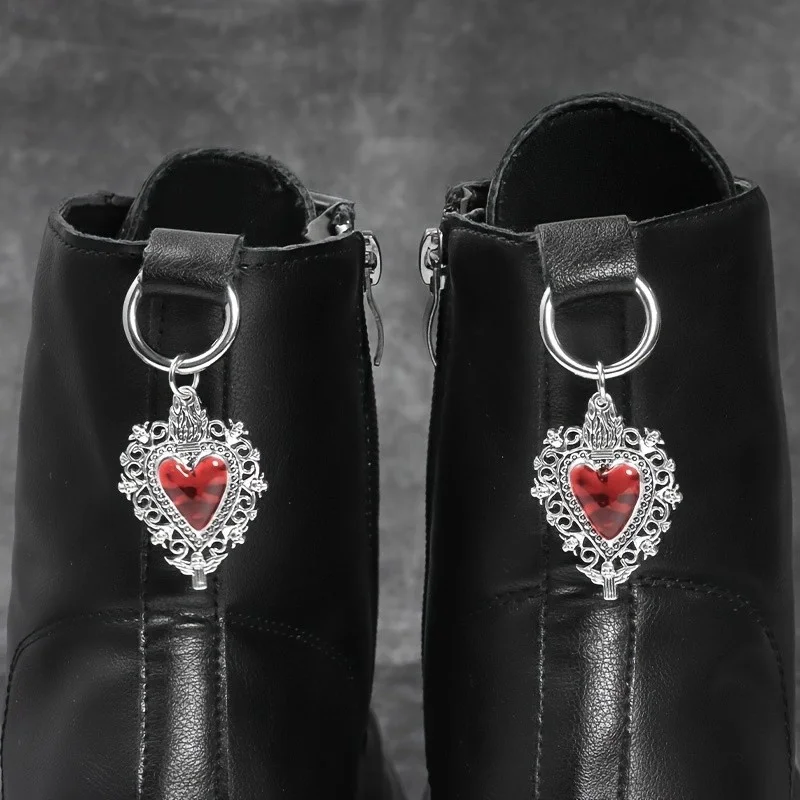 2Pcs Gothic Red heart-shaped silver fine wire metal shoe pendant, detachable pendant, suitable for all kinds of boots