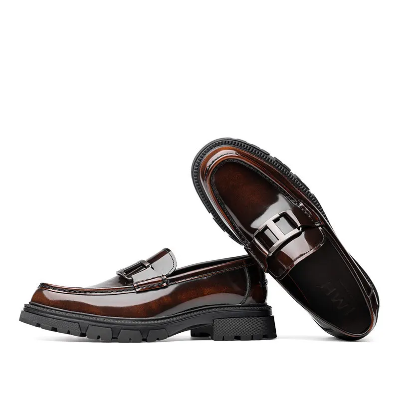 British men's shoes are business dress leather shoes for men, made of cowhide, patent leather, round toe, plus size 45